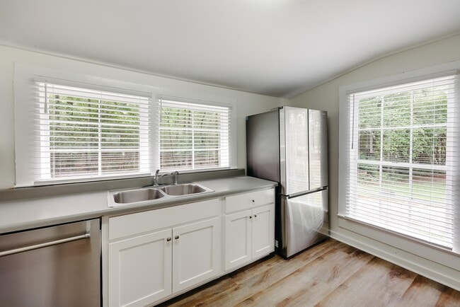 Building Photo - 505 Cherokee Rd