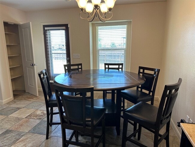 Building Photo - 201 N Hunting Lodge Ln