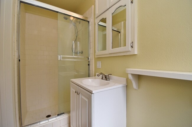 Building Photo - $3,590 / 3 BR - NICELY REMODELED FREMONT H...