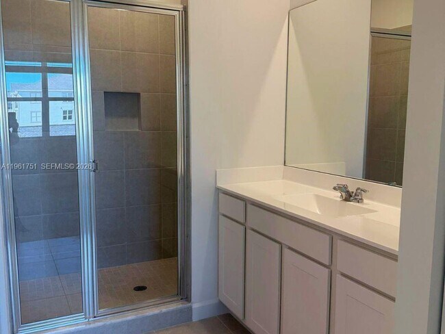 Building Photo - 363 SE Crossoak Ln