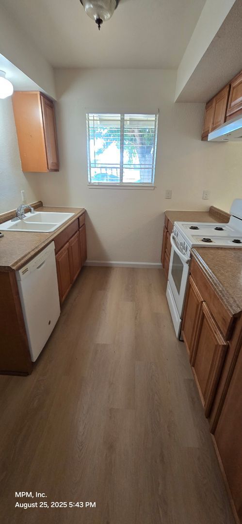 Building Photo - 3 bedroom 2 bath across from the park