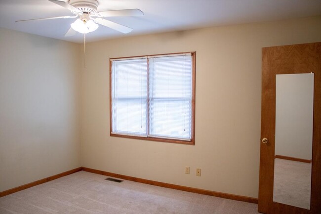 Building Photo - 2 bedroom in Yorkville IL 60560