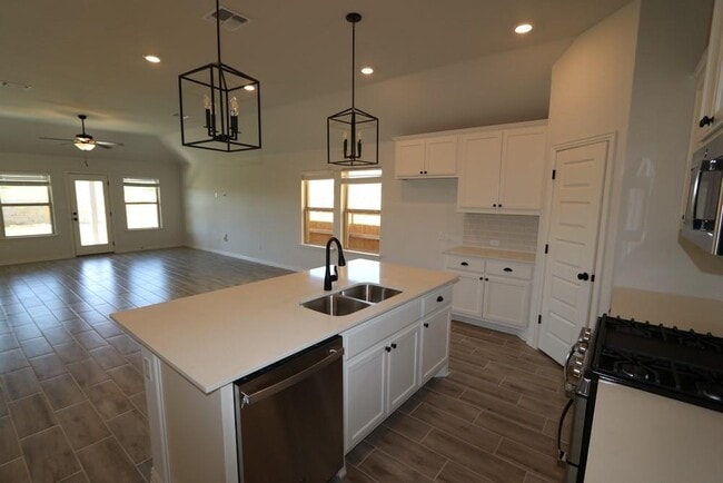 Building Photo - 311 Mangold Dr