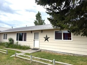 Building Photo - 3680 Valley Dr