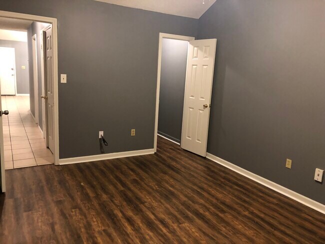Building Photo - 5495 Emerald Hills Dr