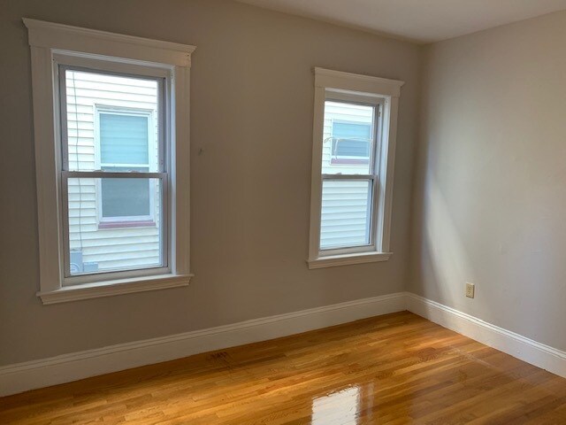 Building Photo - 21 Roseclair St