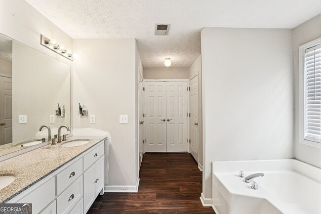 Building Photo - 12203 Crestwood Ct