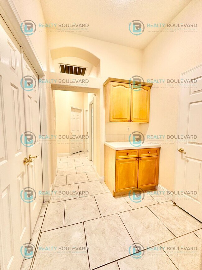 Building Photo - Beautiful 3 Bedroom, 2Bath, 3 Car Garage home in South Reno With Large Back Yard and Hot Tub!