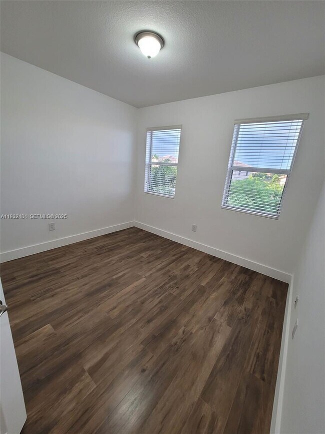 Building Photo - 156 SE 21st Terrace