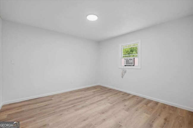 Building Photo - 608 N College Dr
