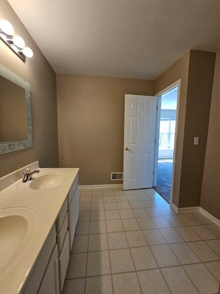 Building Photo - 10530 Wakefield Ln