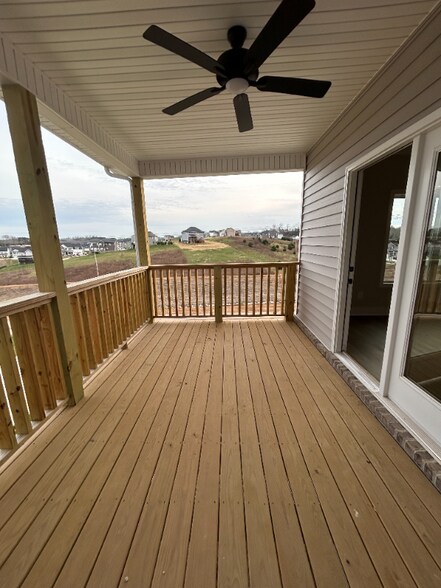 Building Photo - 122 Roseberry St