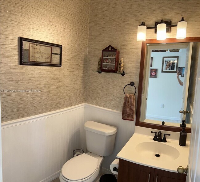 Building Photo - 803 SW 118th Ave