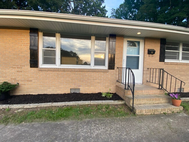 Building Photo - 298 Eastwood Dr