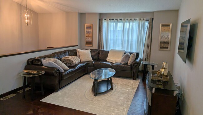 Building Photo - Amazing 5 bedroom home in Blaine!