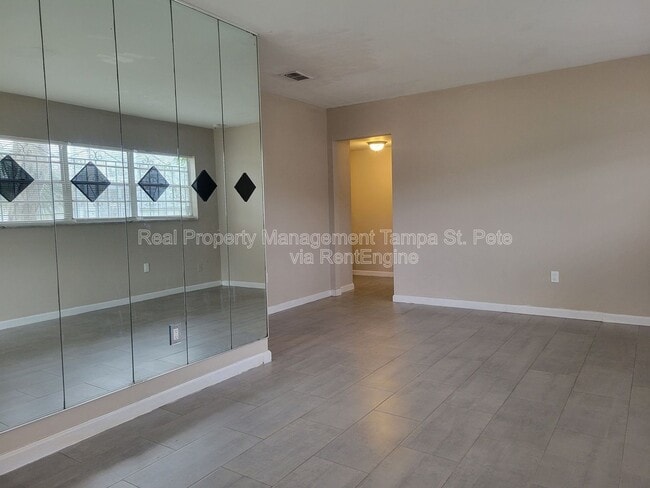 Building Photo - 3001 E Jean St