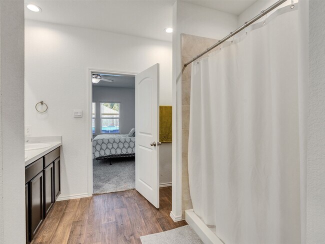 Building Photo - 14744 Hazel Br Dr