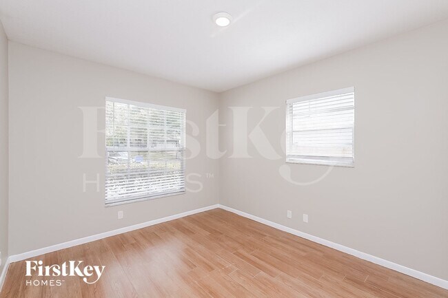 Building Photo - 2210 Boxwood Way