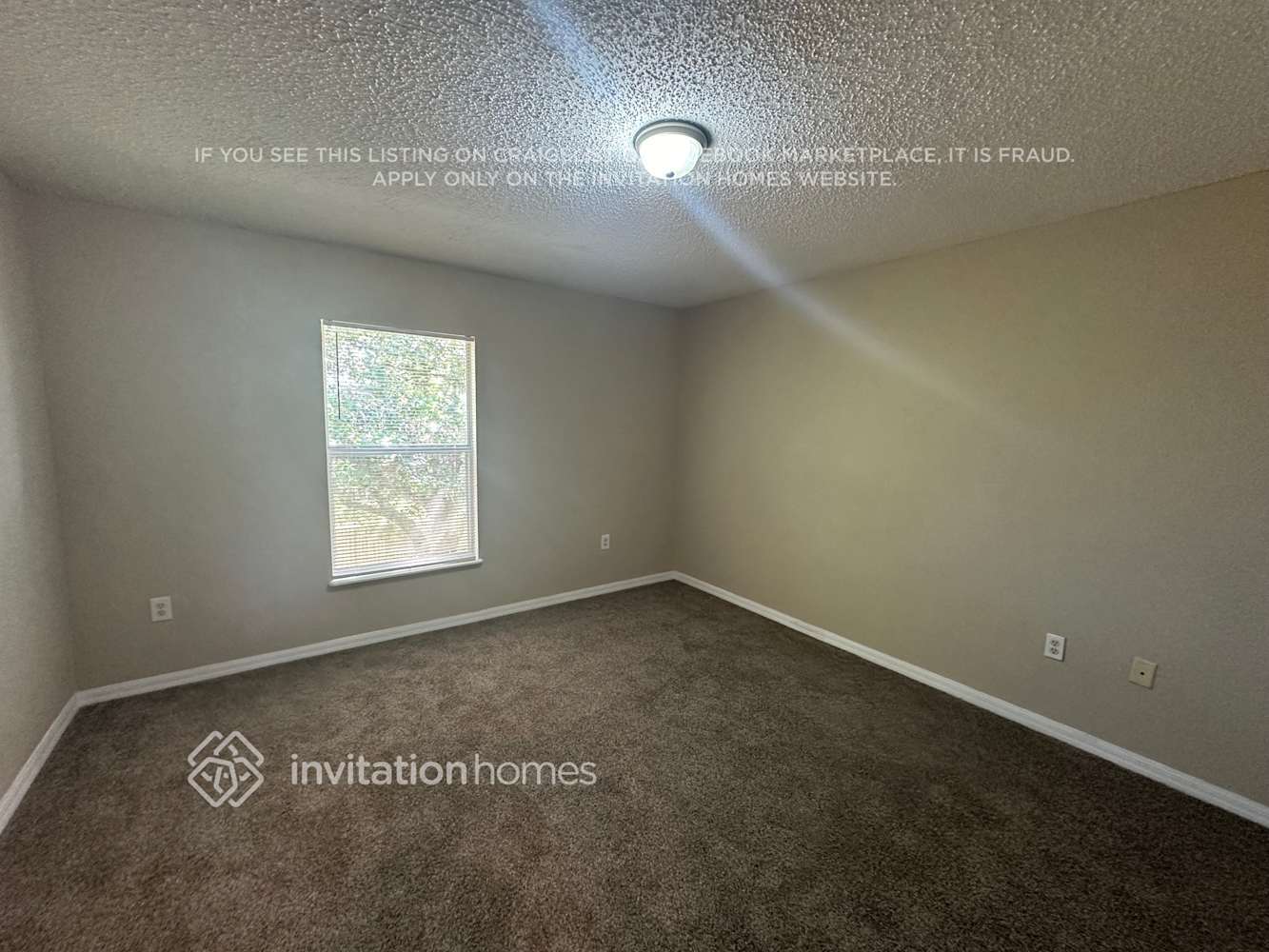 Building Photo - 3165 Hoover Dr