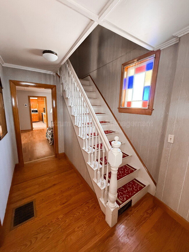 Building Photo - 4 Autumn St