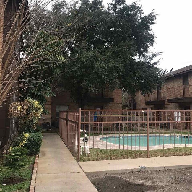 Building Photo - 201 Martingale