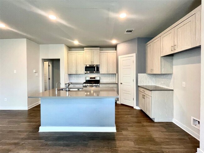 Building Photo - 708 Bridle Creek Dr