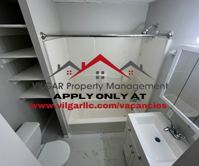 Building Photo - 2426 Schrage Ave