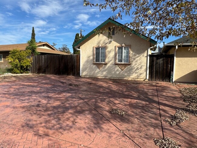 Primary Photo - Welcome to this charming 1-bedroom, 1-bath...
