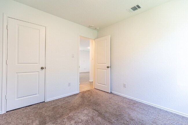 Building Photo - 9143 Coronal Rings