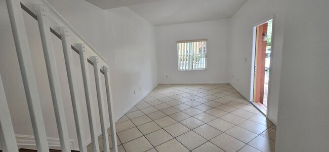 Building Photo - 4942 Leeward Ln