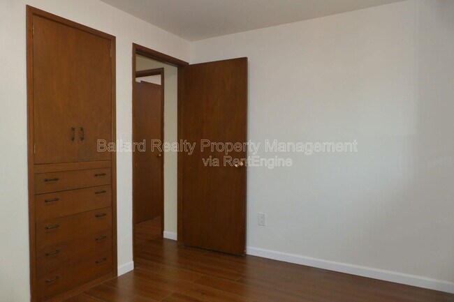 Building Photo - 2127 N 160th St