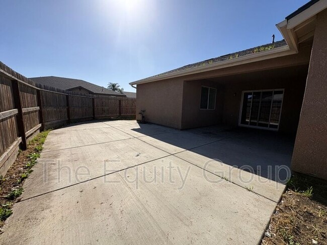 Building Photo - 717 W Perez Ave