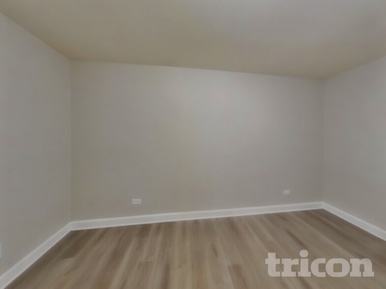 Building Photo - 11050 Parkside Ave