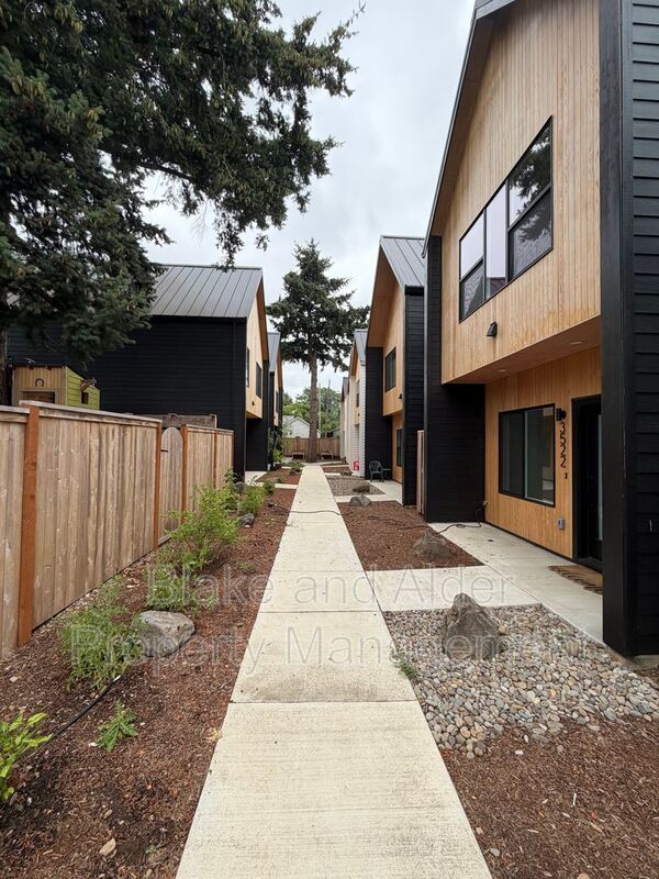 Building Photo - 3522 NE 44th Ave