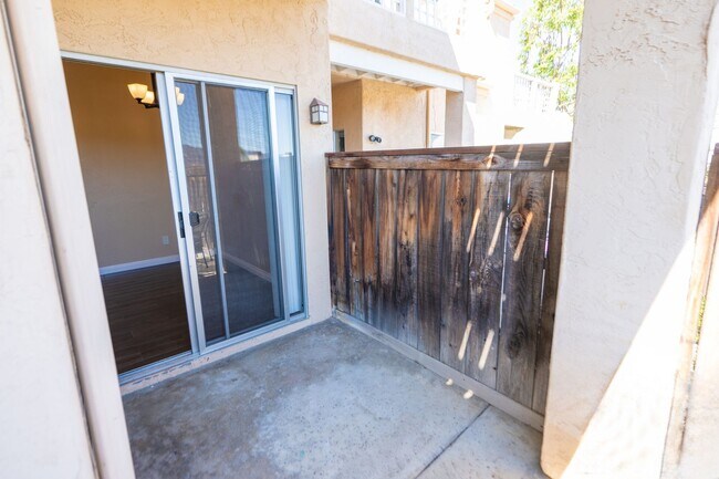Building Photo - 2BR/2.5BA Townhome with garage - READY NOW!