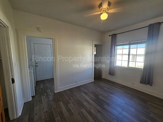 Building Photo - 127 S B St