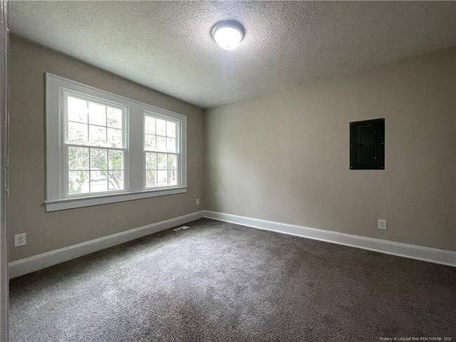 Building Photo - 216 Oakland Dr