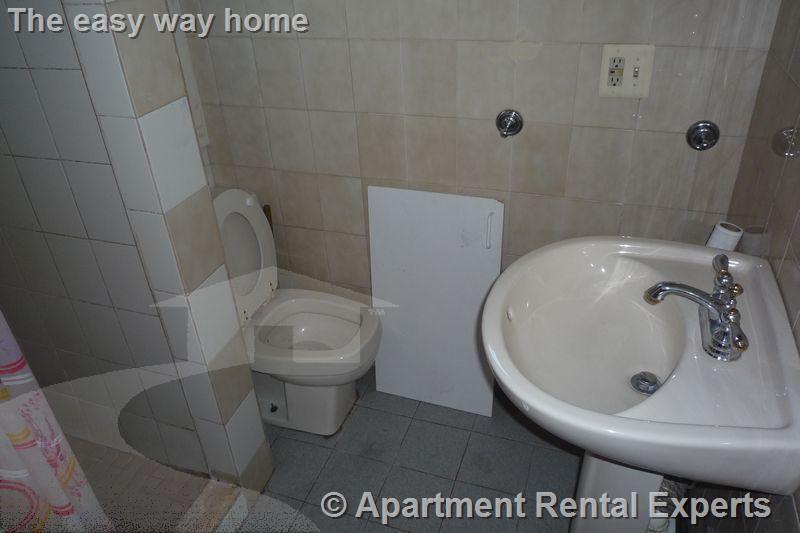 Building Photo - 569 Main St