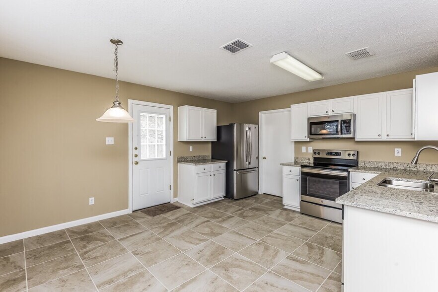 Building Photo - 3909 Fox Run Dr