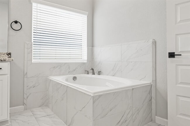 Building Photo - 11909 Primrose Creek Trail