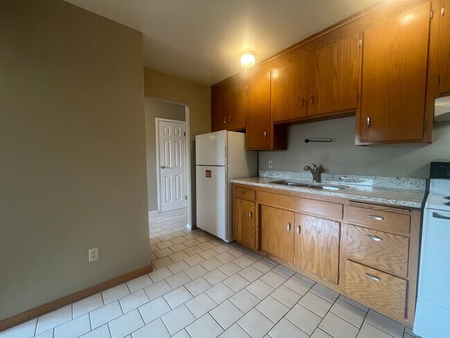 Building Photo - 804 6th St NW