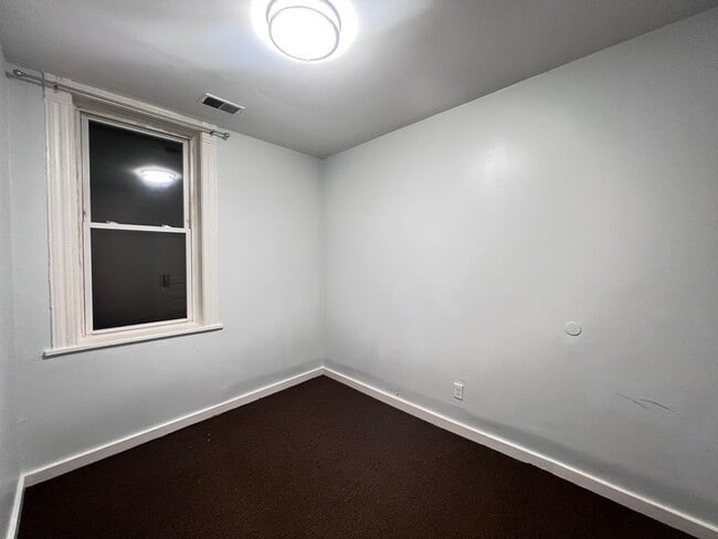 Building Photo - 7024 S Wentworth Ave
