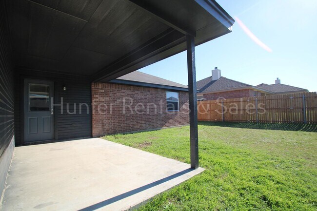 Building Photo - Exceptional!