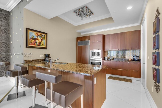 Building Photo - 16001 Collins Ave