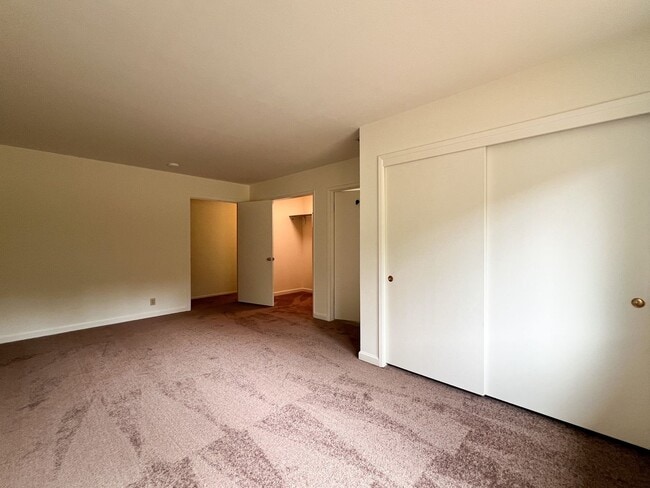 Building Photo - Three Bedroom St. Helena Home with Stunnin...
