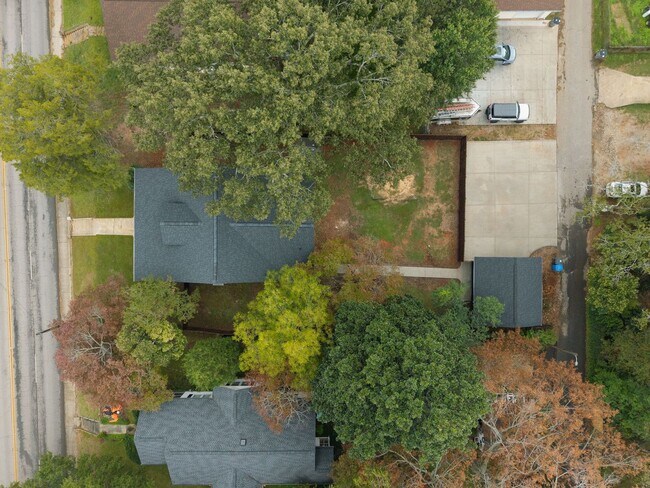 Building Photo - 3107 Old Buncombe Rd