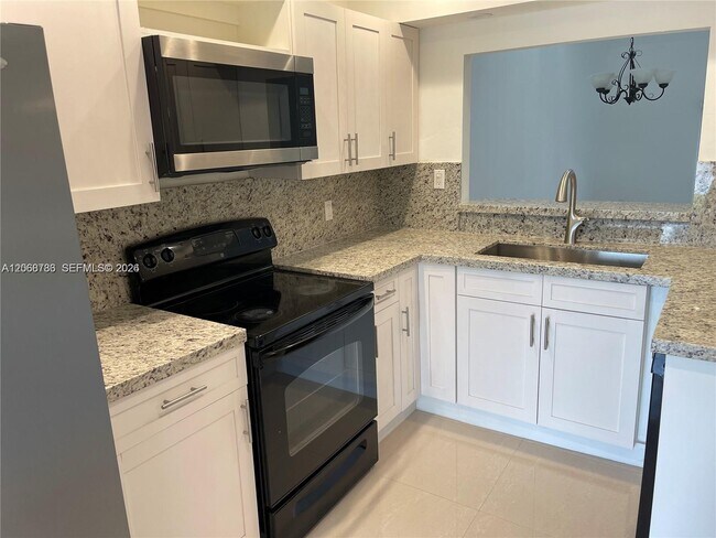 Building Photo - 4157 SW 85th Ave