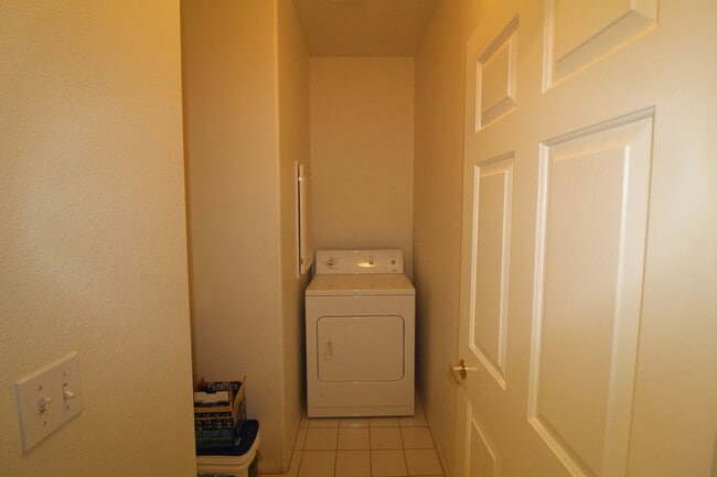 Building Photo - SHOWINGS AVAILABLE NOW