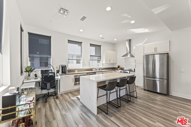 Building Photo - 2201 Polyscope Pl