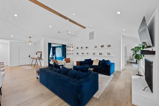 Building Photo - 8307 Spring Valley Dr